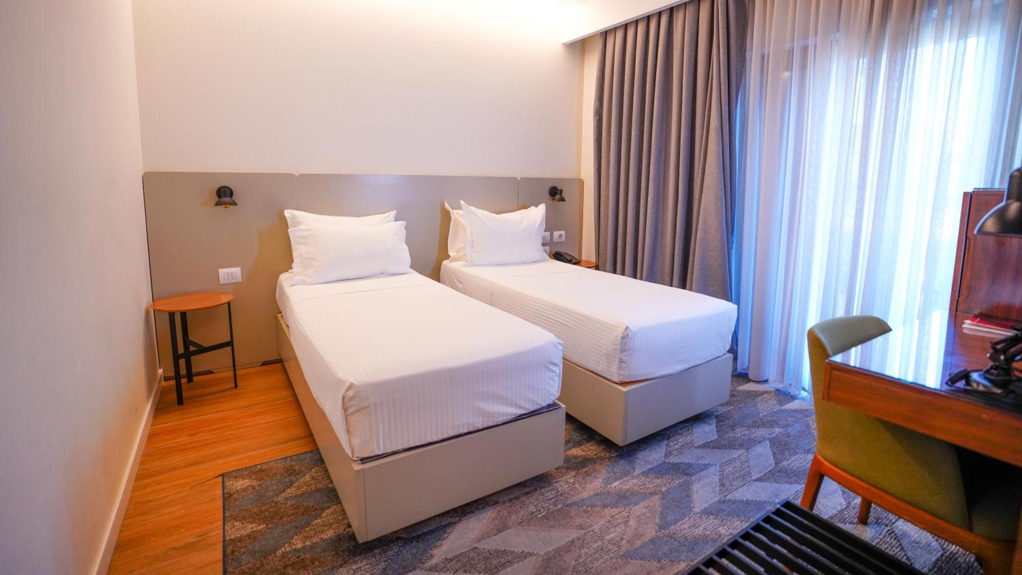 Hotel Theatro- City Center Tirana Exterior foto