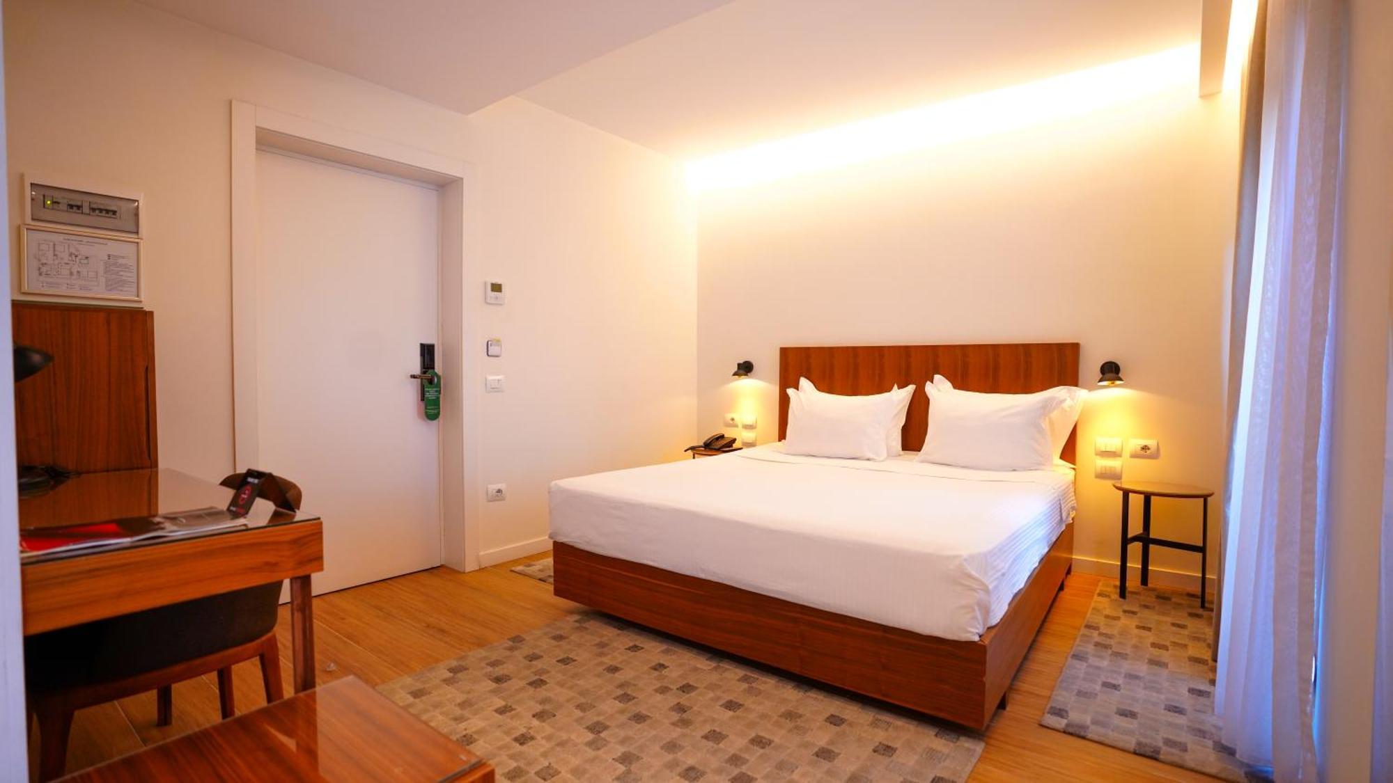 Hotel Theatro- City Center Tirana Exterior foto